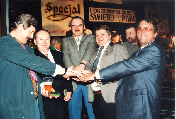 Od lewej: Stanisław Podlewski, Konrad Póżmirowski, Janusz Gołębiowski, poseł Leszek Bubel, Zbigniew Cieślak oraz Stefan Mizieliński